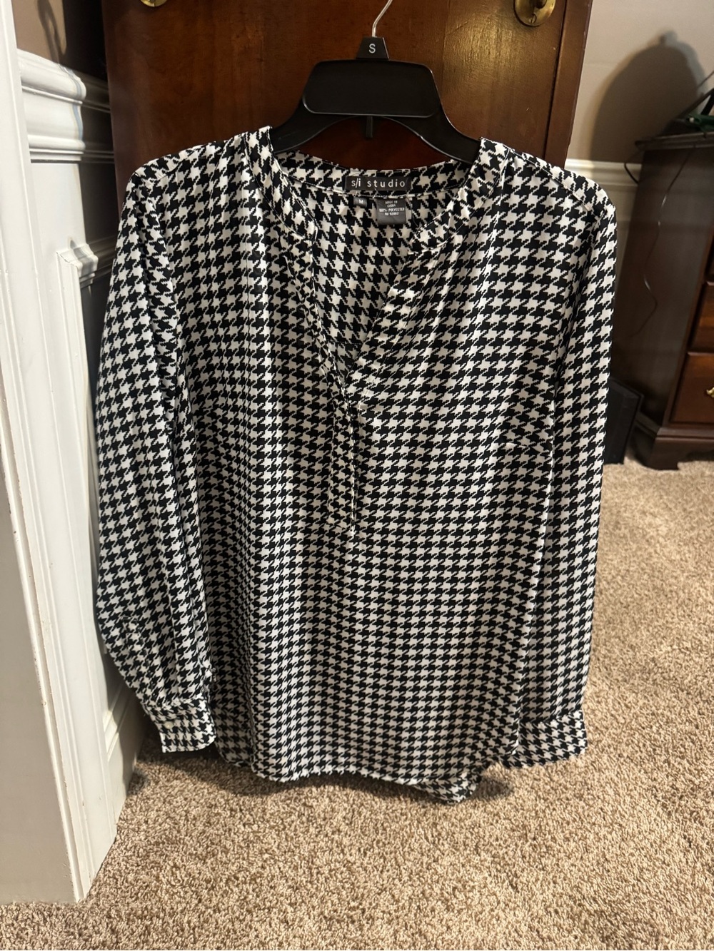 S/i studio Black & White Houndstooth V-Neck Blouse (M)